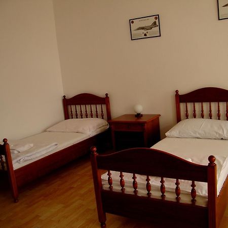 Penzion Aviatik Čáslav Exterior foto