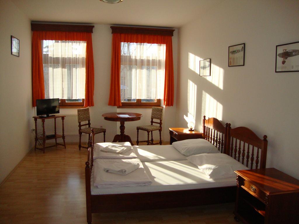 Penzion Aviatik Čáslav Quarto foto