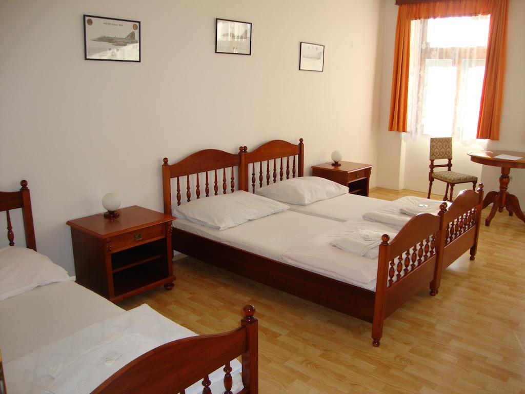 Penzion Aviatik Čáslav Quarto foto